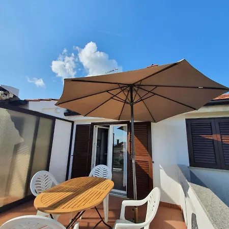Appartement With Terace And Sea View Marica