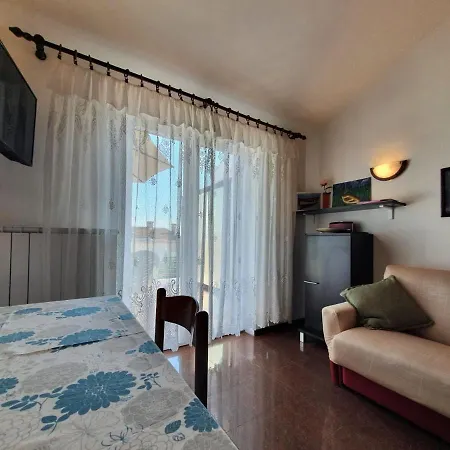 With Terace And Sea View Marica Appartement